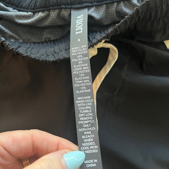 Vuori Clementine 2.0 Short 4” Black Size S - Picture 5 of 6